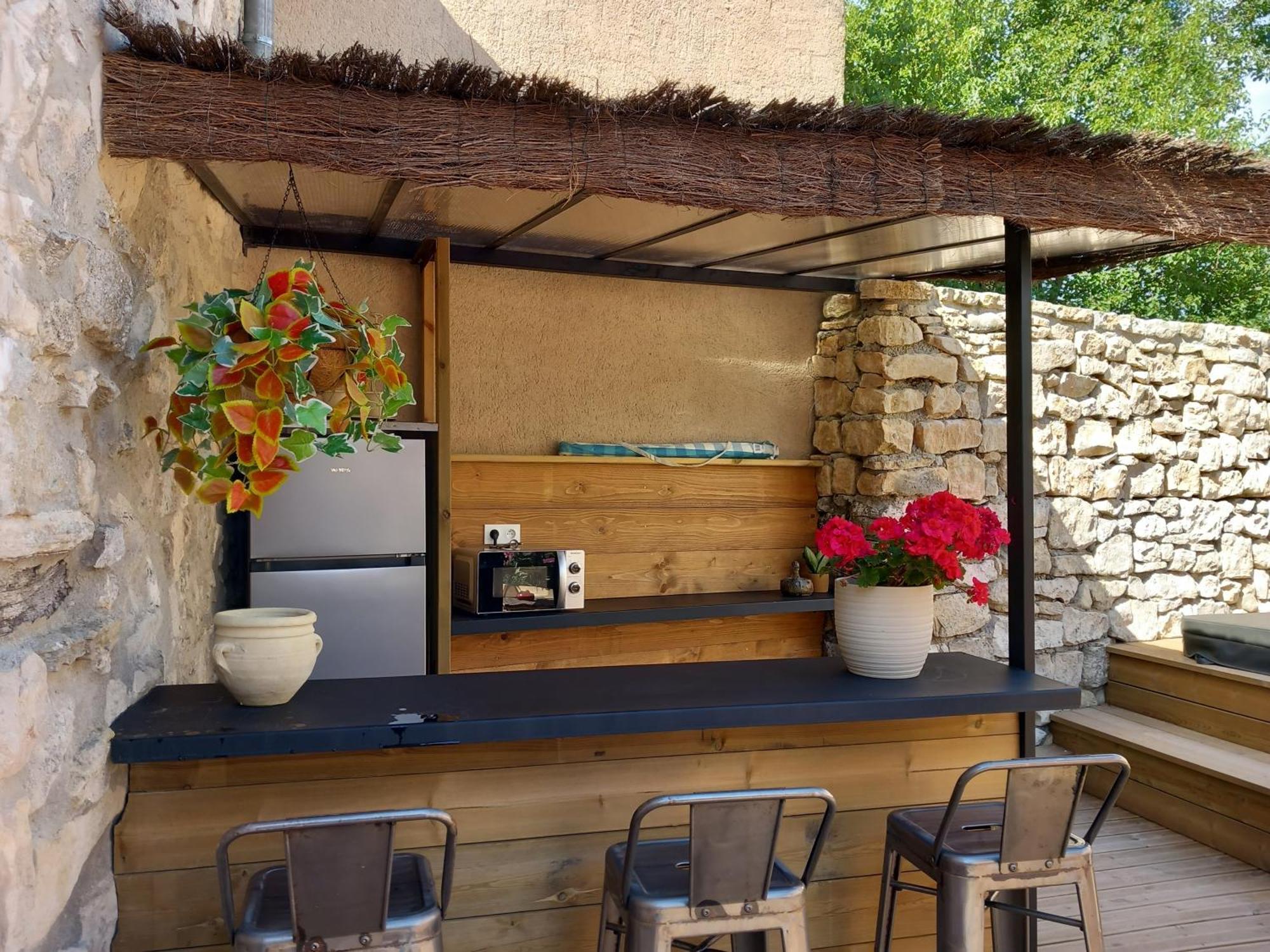 Chez Daniele Chambre Avec Jacuzzi Et Terrasse Privee Murs (Vaucluse) Exterior foto