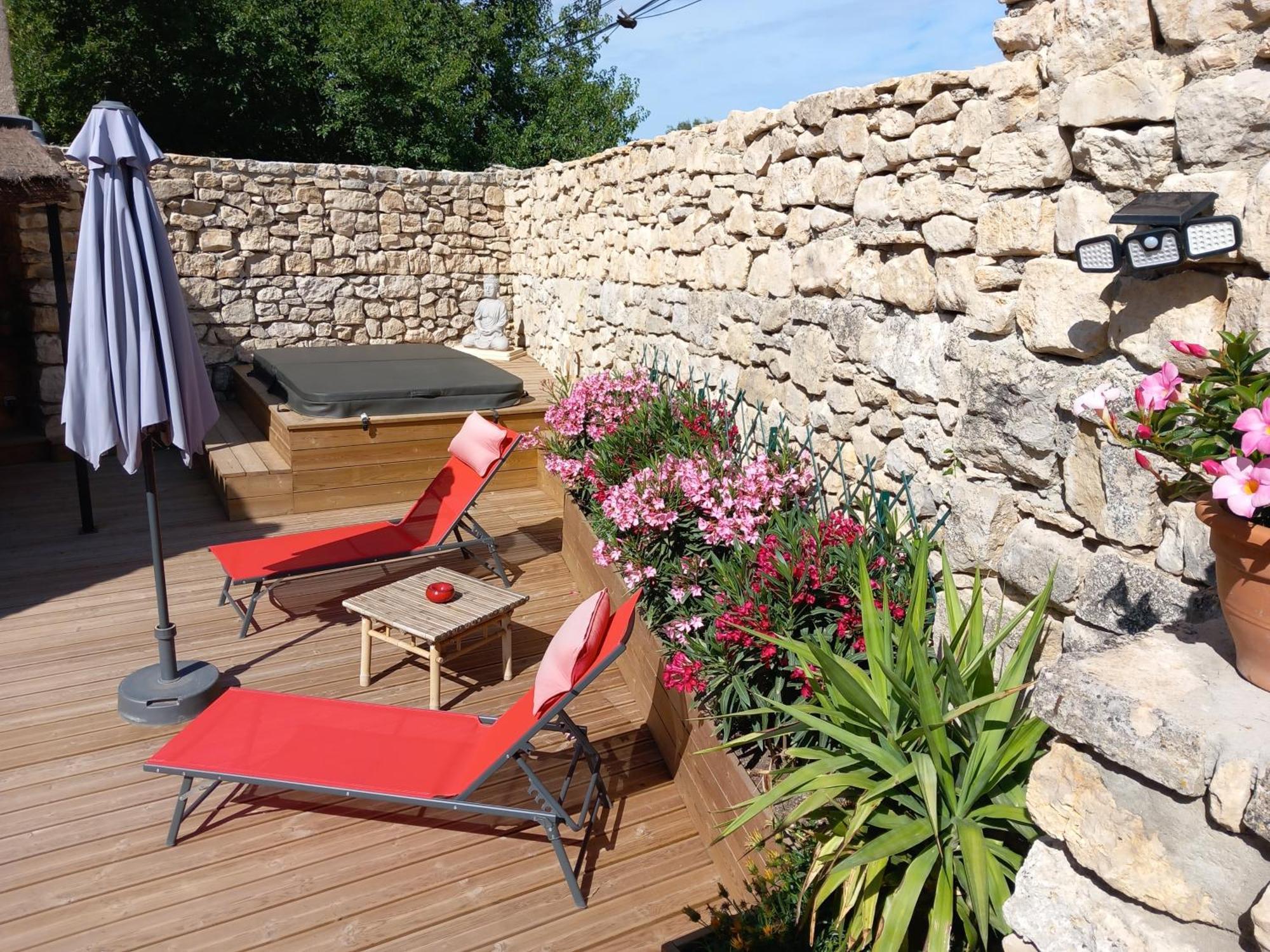 Chez Daniele Chambre Avec Jacuzzi Et Terrasse Privee Murs (Vaucluse) Exterior foto