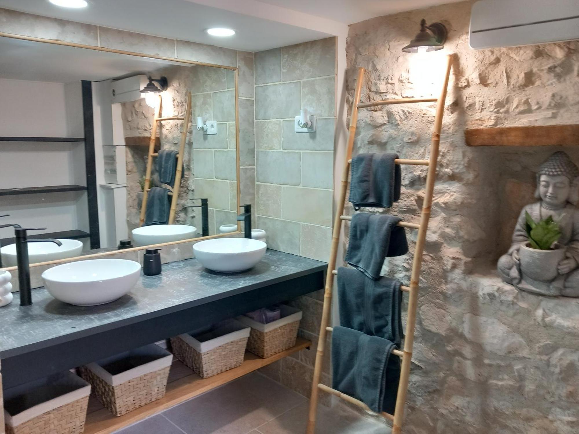 Chez Daniele Chambre Avec Jacuzzi Et Terrasse Privee Murs (Vaucluse) Exterior foto