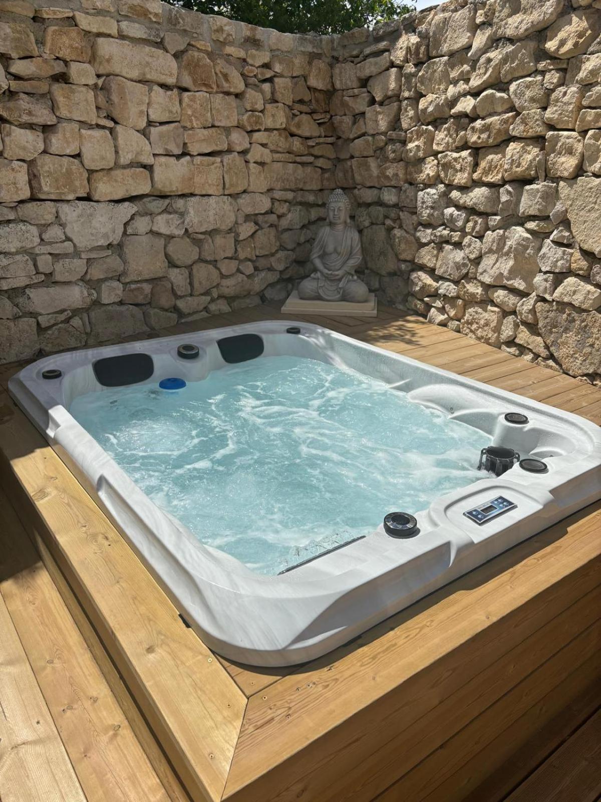 Chez Daniele Chambre Avec Jacuzzi Et Terrasse Privee Murs (Vaucluse) Exterior foto
