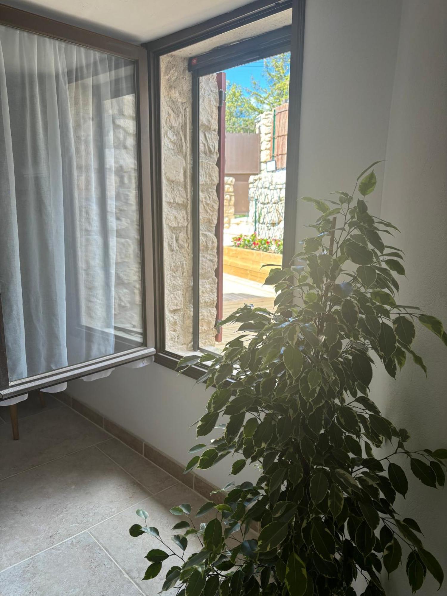 Chez Daniele Chambre Avec Jacuzzi Et Terrasse Privee Murs (Vaucluse) Exterior foto